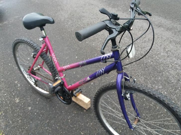 VELO VTT DAME 26 " 18 VIT SIS ,, Vélos & Vélomoteurs, Vélos | Femmes | Vélos de sport & de randonnée, Utilisé, 15 à 20 vitesses