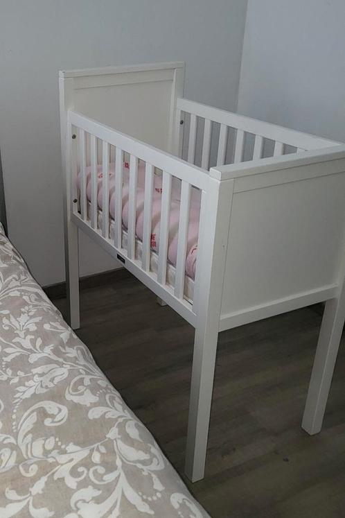 Mooie witte babybedje met matras, Kinderen en Baby's, Babywiegjes en Ledikanten, Gebruikt, Ophalen