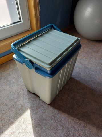 Koelbox voor ijszakken beschikbaar voor biedingen