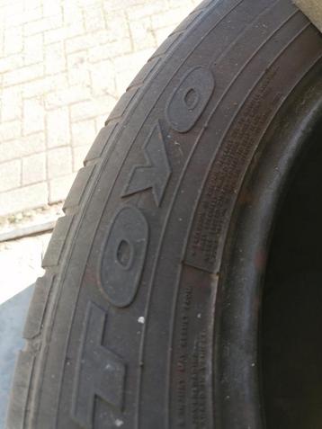 Pneus d'été Toyo de 19 pouces 225/55R19 disponible aux enchères