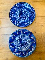 2 oude blauwe handgeschilderde borden met hertjes 23cm, Ophalen of Verzenden