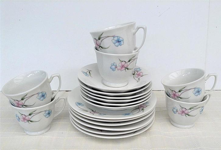 Vinted porseleinen dessert- koffieservies 18-delig, Huis en Inrichting, Keuken | Servies, Gebruikt, Kop(pen) en/of Schotel(s)