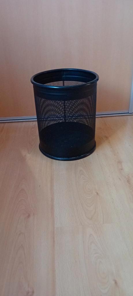 Zwarte metalen vuilnisbak voor op kantoor, Huis en Inrichting, Woonaccessoires | Prullenbakken, Gebruikt, Metaal, Minder dan 50 cm