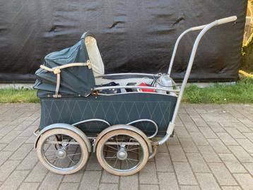 Vintage Retro Kinderwagen  beschikbaar voor biedingen