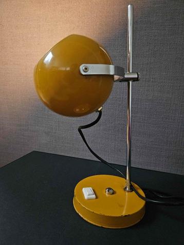 Vintage gele oogbollamp — ontwerp uit het ruimtetijdperk uit beschikbaar voor biedingen