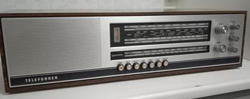 Seventies radio merk Telefunken beschikbaar voor biedingen