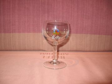 12 petits verres Leffe 15 cl.