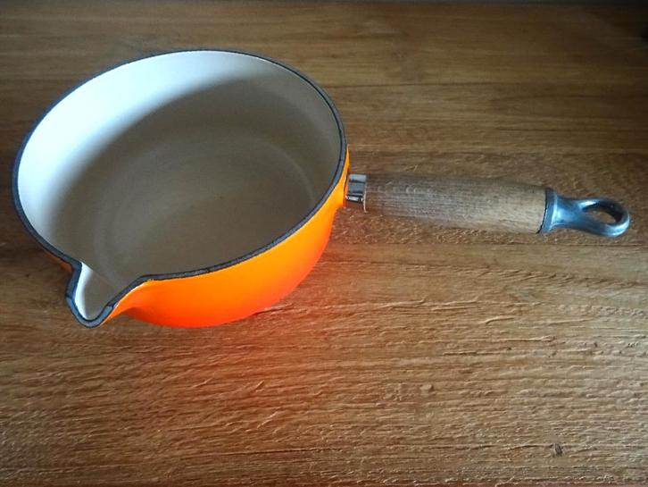 Le Creuset oranje gietijzeren steelpan, sauspan. Ref 18, Huis en Inrichting, Keuken | Potten en Pannen, Gebruikt, Overige typen