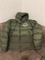 Moncler 1952 Green Undefeated Edition Down Arensky Jacket, Enlèvement, Neuf, Taille 48/50 (M), Vert