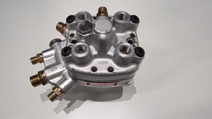 Distributeur de carburant Bosch K-jetronic 0438100071, Autos : Pièces & Accessoires, Systèmes à carburant, Mercedes-Benz, Utilisé