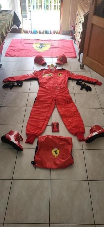 Ferrari replicapak + diverse accessoires beschikbaar voor biedingen