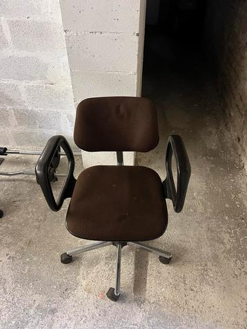 Chaise de bureau  disponible aux enchères