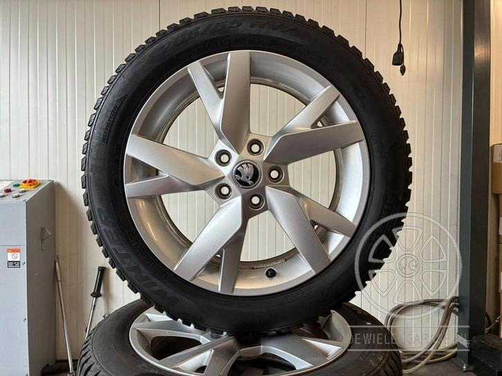 17 inch Skoda Octavia 2020> Velgen + Winterbanden Origineel, Auto-onderdelen, Banden en Velgen, Banden en Velgen, Winterbanden