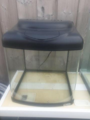 Te koop 2 aquariums/ aquaria Superfish !!  beschikbaar voor biedingen