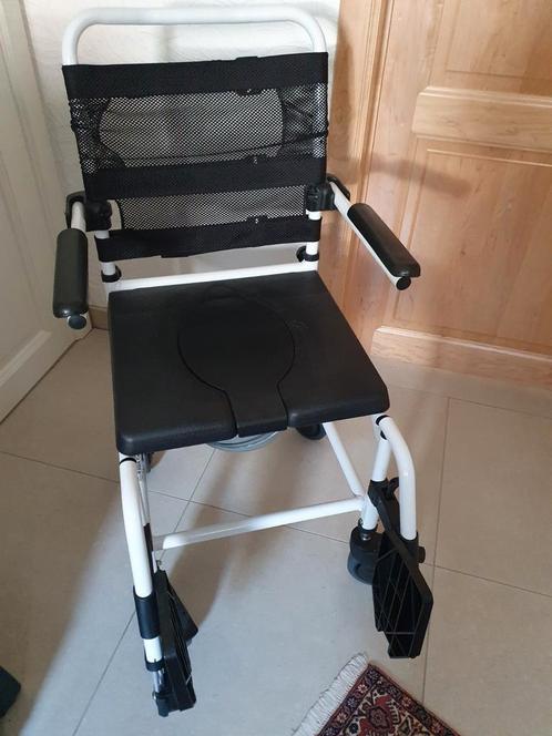 Rolnachtstoel/Douche rolstoel Merk Mobilex "Kakadu", Diversen, Rolstoelen, Zo goed als nieuw, Ophalen