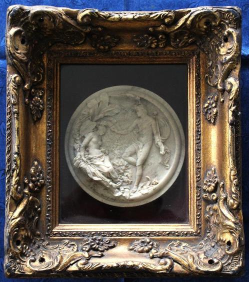 Zeer oude kader(XIXe.) met Erotische medaillion in Biscuit., Antiek en Kunst, Kunst | Etsen en Gravures, Ophalen of Verzenden