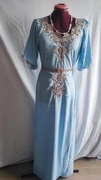 Robe femme en broderie doréstyle oriental couleur bleu ciel, Blauw