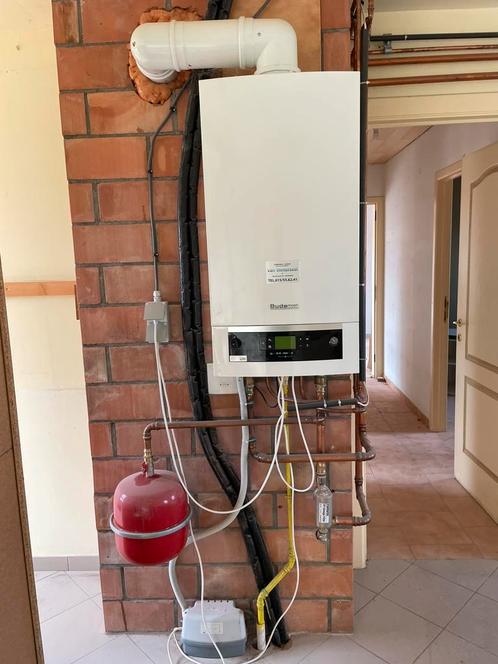 Gascondensatieketel met boiler Buderus, Doe-het-zelf en Bouw, Chauffageketels en Boilers, Gebruikt, Boiler, Aardgas, 6 t/m 10 jaar oud