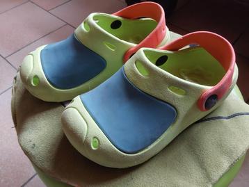 Groene kinderclogs maat 27 beschikbaar voor biedingen