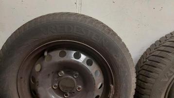 Vredestein SnowTrac 3  195/65/r15. Moet snel weg!  beschikbaar voor biedingen