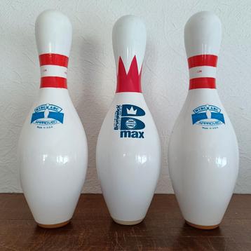Ensemble de cônes de bowling.
