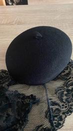 Dameshoed baret met 2  zwarte sluiers, Enlèvement ou Envoi