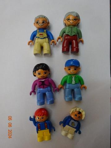 Duplo, gans het gezin met oma en opa, sommige met baby'tje! beschikbaar voor biedingen