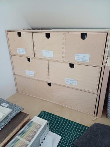 Houten box met 6 schuiven beschikbaar voor biedingen