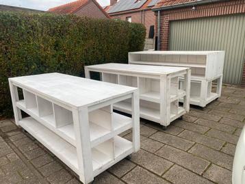 Steigerhout tafels op wielen beschikbaar voor biedingen