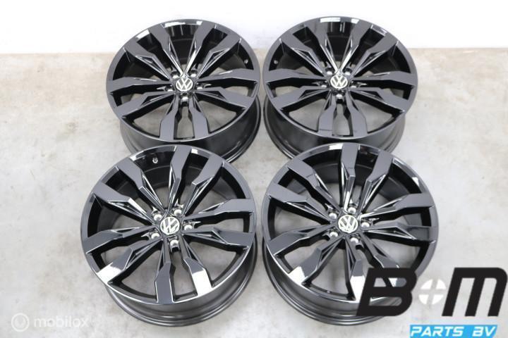 NIEUWSTAAT! Org. 20 inch Suzuka velgen VW Tiguan 5NN601025Q, Auto-onderdelen, Banden en Velgen, Velg(en), Gebruikt