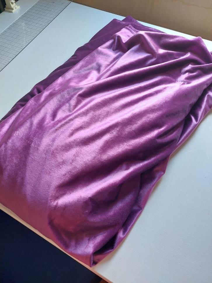 6163) 6 meter meubelstoffen velours fluweel paars, Hobby en Vrije tijd, Stoffen en Lappen, Nieuw, Polyester, 120 cm of meer, 200 cm of meer