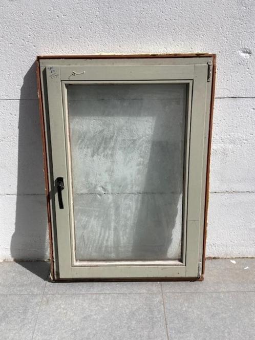 Houten raam dubbel glas GRATIS, Doe-het-zelf en Bouw, Glas en Ramen, Gebruikt, Gevelraam of Ruit, 80 tot 120 cm, Minder dan 80 cm