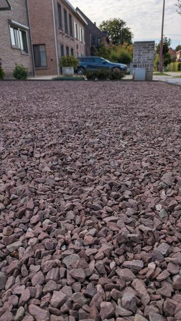 Siergrind bordeaux beschikbaar voor biedingen