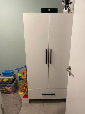 Kinderkamer met verstelbaar bed! beschikbaar voor biedingen