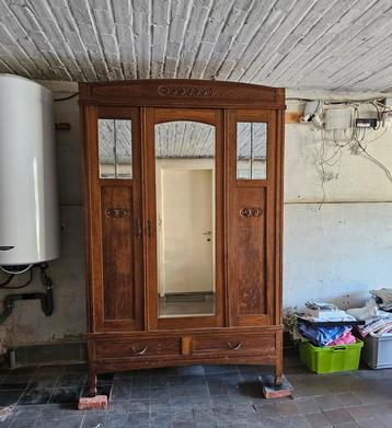 Armoire ancienne avec miroirs sculptés et sculptures, Enlèvement