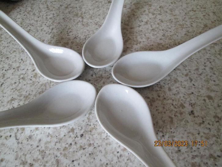 Cuillères (5) pour mise en bouche en porcelaine fine., Maison & Meubles, Cuisine | Vaisselle, Comme neuf, Autres types, Uni, Porcelaine