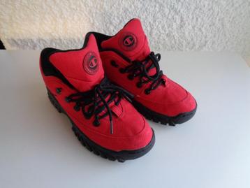 Baskets rouge/Noir Marque: Champion. Pointure 37 mixte. beschikbaar voor biedingen