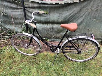 Te koop een mooie Damesfiets met versnellingen. beschikbaar voor biedingen