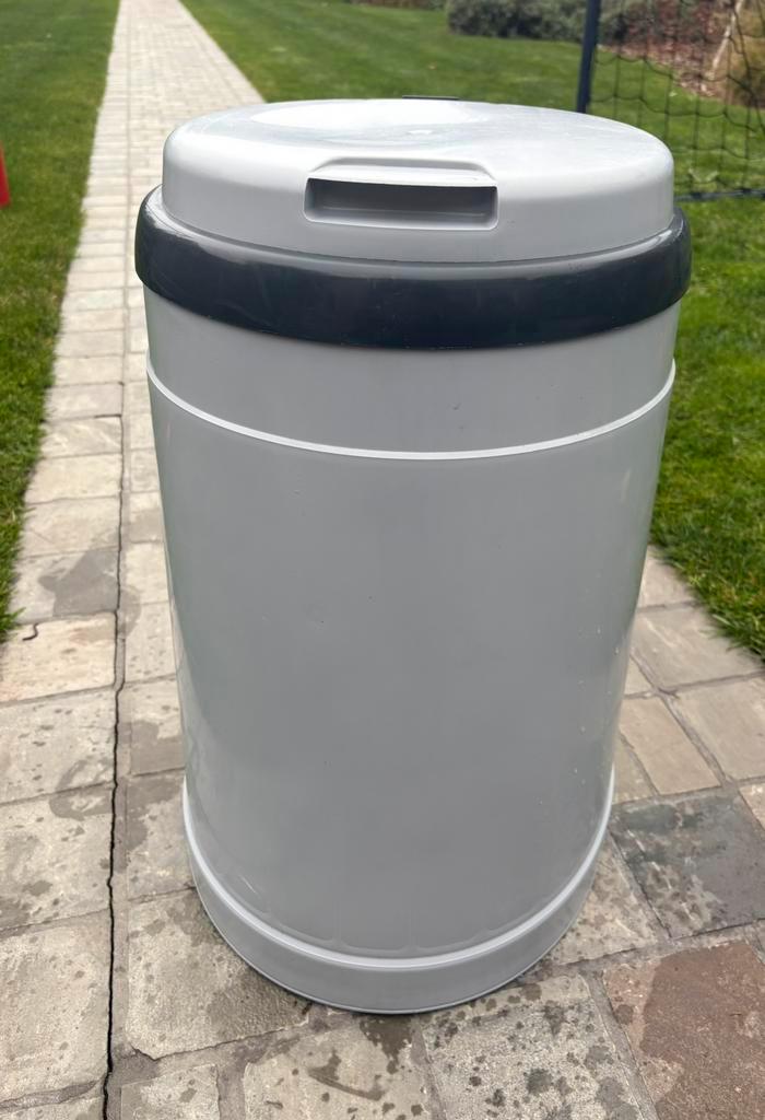 Keter Mammouth vuilbak 70l grijs, Huis en Inrichting, Woonaccessoires | Prullenbakken, Gebruikt, Kunststof, 50 tot 75 cm, 40 liter of meer