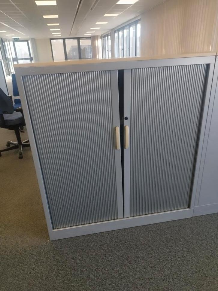 Armoire à volets 130 cm de haut très bon état, Huis en Inrichting, Kasten | Roldeurkasten en Archiefkasten, Zo goed als nieuw