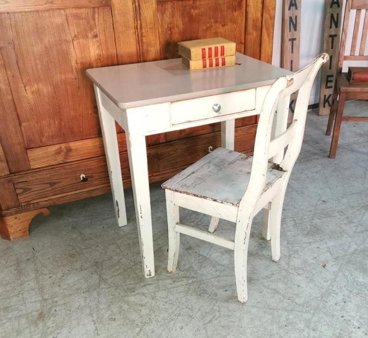Oud brocante schrijftafeltje met lade 70x50 H76 +boerenstoel, Antiek en Kunst, Curiosa en Brocante, Ophalen