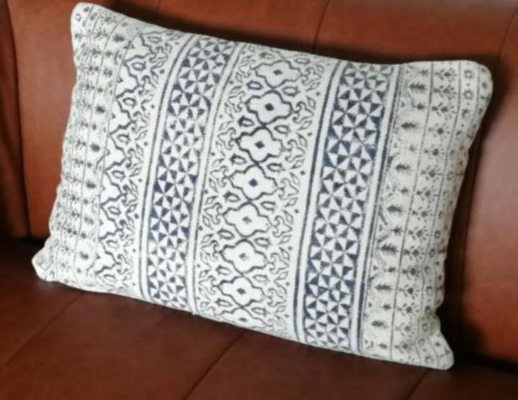 KUSSEN N2 – rechthoekig +/- 55 x 40, Huis en Inrichting, Woonaccessoires | Kussens, Zo goed als nieuw, Blauw, Rechthoekig, Ophalen of Verzenden