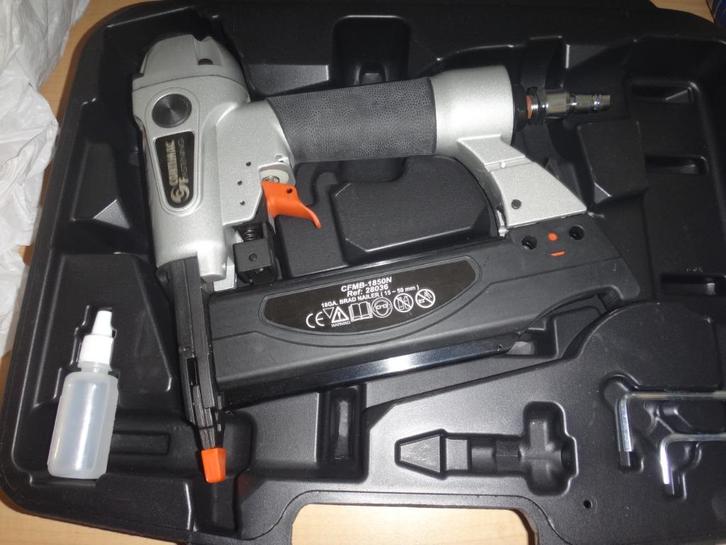 Nieuwe spijkermachines, nietmachines en schroevendraaiers, Doe-het-zelf en Bouw, Gereedschap | Handgereedschap, Gebruikt, Ophalen