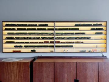 Gereserveerd: Vitrinekast (verlicht) vr Marklin treinen enz beschikbaar voor biedingen