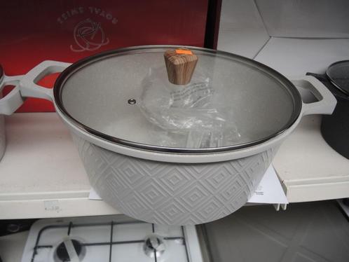 Pan wit 32 cm, Huis en Inrichting, Keuken | Potten en Pannen, Nieuw, Kookpan of Snelkookpan, Aluminium, Inductieplaat, Keramische plaat