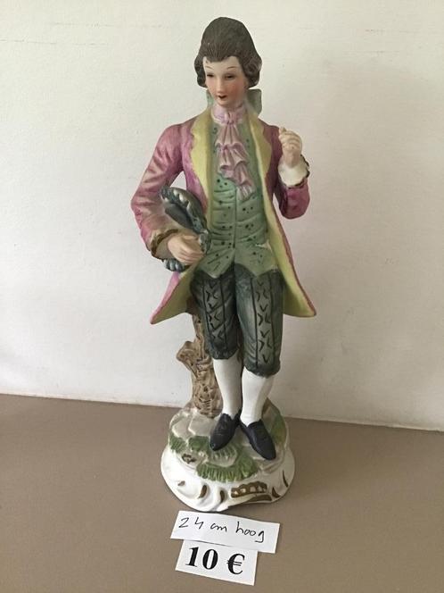 mooi postuurtje in porselein van 24 cm hoog en enkele andere, Antiek en Kunst, Antiek | Porselein, Ophalen of Verzenden