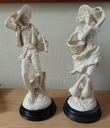 Paire de statuettes de berger et bergère 