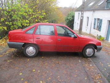 opel kadett  disponible aux enchères