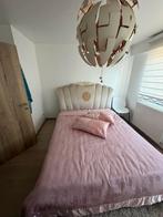 Slaapkamer bed 2 nachtkastjes en makup tafel met spiegel, Huis en Inrichting, Slaapkamer | Bedden, Ophalen, Beige, Tweepersoons