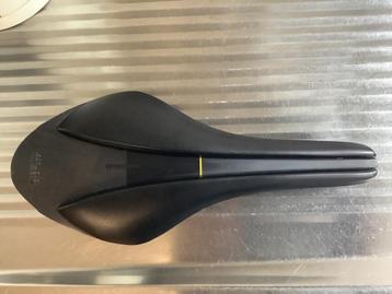 Prachtig Carbon Racezadel Fizik Arione 00 Versus Evo  beschikbaar voor biedingen